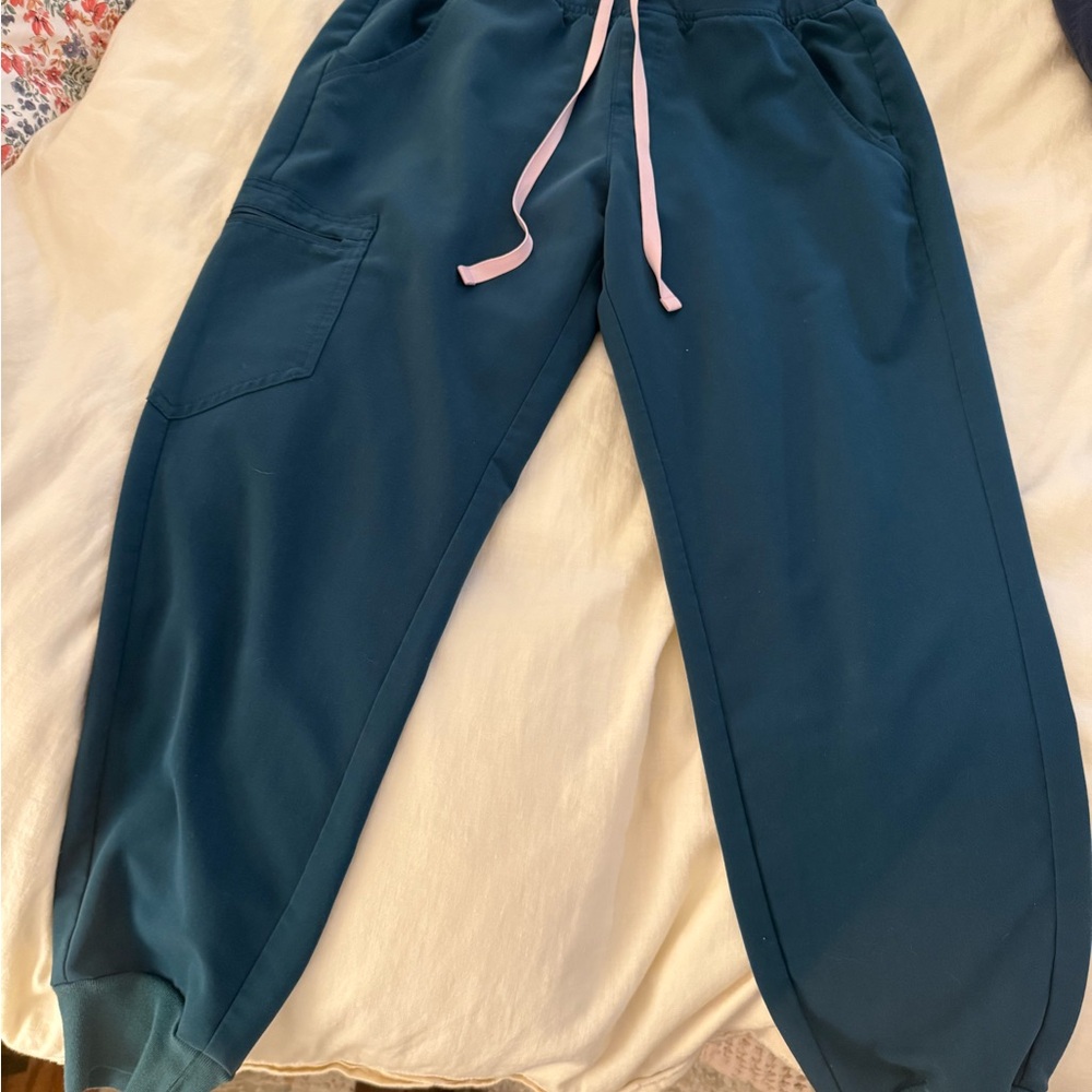 FIGS Caribbean Blue Medium Petite Zamora Jogger Scrubs